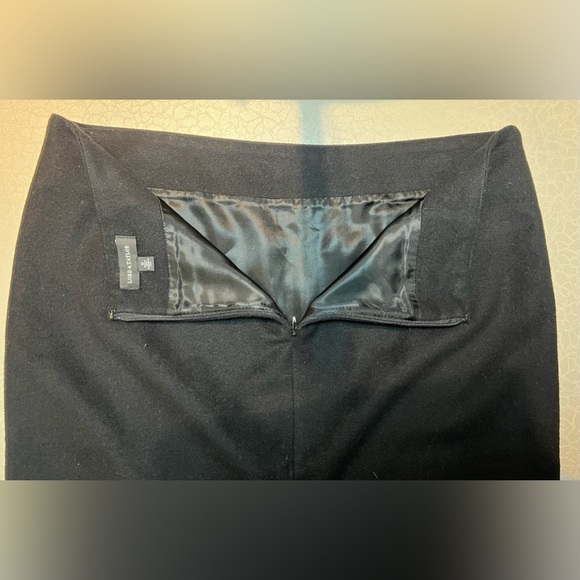 Lord & Taylor | ladies classic black wool pencil skirt. Size: 10 - Picture 5 of 9